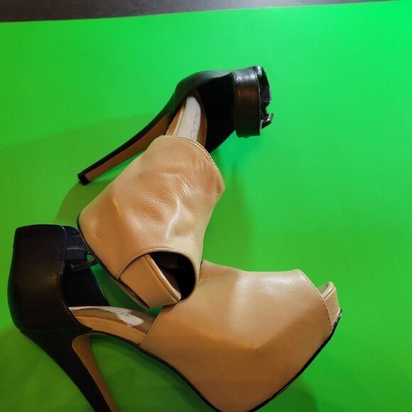 ALDO WOMEN'S LEATHER OPEN TOE ANKLE STRAP SANDAL - Picture 12 of 13